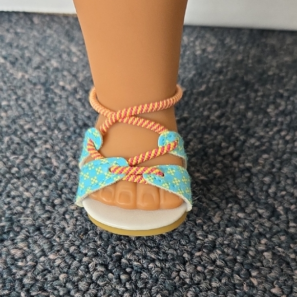 American Girl Doll Lea With Book - Picture 2 of 14